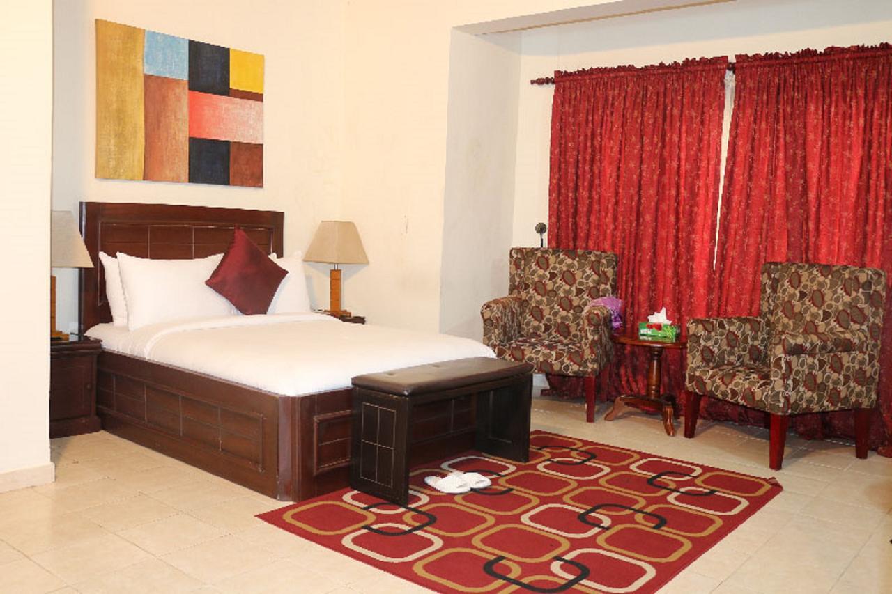 Palm Spring Resort Monrovia Eksteriør bilde