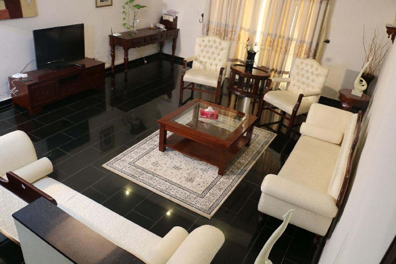 Palm Spring Resort Monrovia Eksteriør bilde